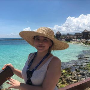 Meet your Posher, Lydia